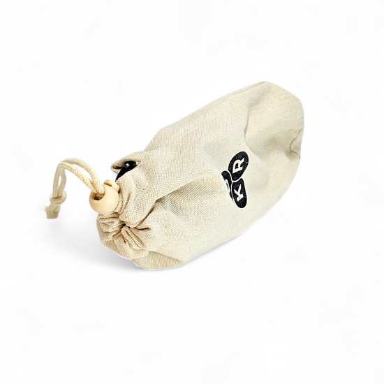 Săculeț textil pentru kendama – pânză naturală, carabină și șnur de închidere