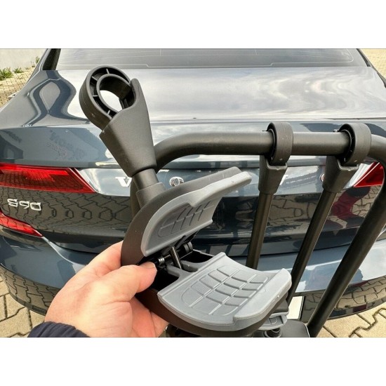 Suport de transport pentru 3 biciclete electrice AROSO Main 3 Silver, pliabil, pridere pe carlig de remorcare Suport de transport pentru 3 biciclete electrice AROSO Main 3 Silver, pliabil, pridere pe carlig de remorcare