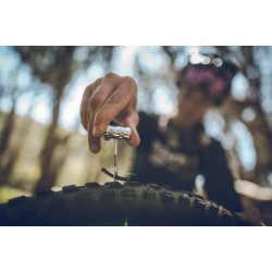 LEZYNE Classic Tubeless Kit Box silver 24 pieces LEZYNE Classic Tubeless Kit Box silver 24 pieces