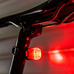 Lumină MERIDA LEZYNE FEMTO STVZO LED USB spate ebike Lumină MERIDA LEZYNE FEMTO STVZO LED USB spate ebike