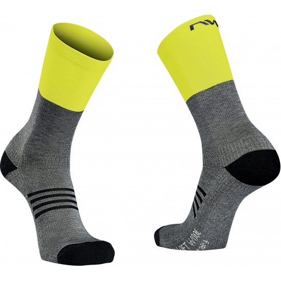 Zokni NORTHWAVE EXTREME PRO HIGH téli szürke/fluo sárga Șosete NORTHWAVE EXTREME PRO HIGH iarnă gri/fluo galben