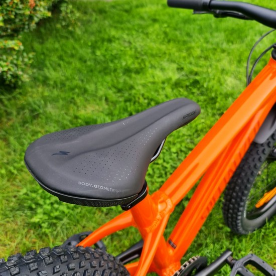 Bicicleta SPECIALIZED Riprock 20 - Gloss Ambrglw Redwd | 6-9 ani Bicicleta SPECIALIZED Riprock 20 - Gloss Ambrglw Redwd | 6-9 ani