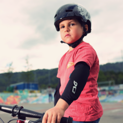 Cotiere TSG Youth Dermis A - Black XXS Cotiere TSG Youth Dermis A - Black XXS